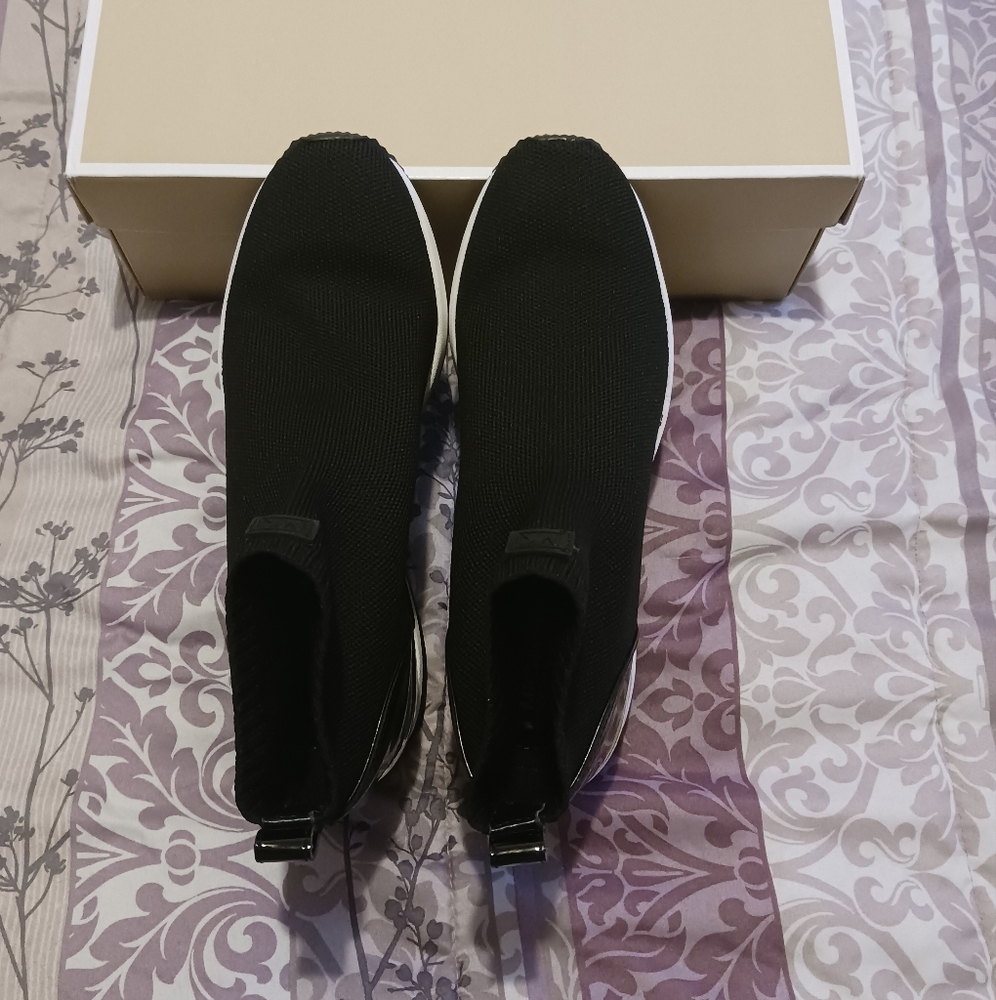 Michael Kors Skyler Bootie Sneaker - Picture 6 of 11